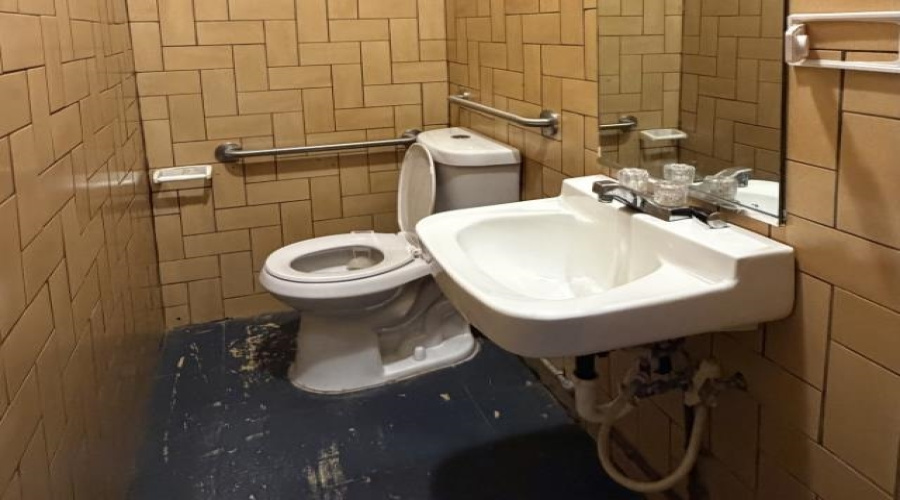 2702 Jaime Zapata Memorial Hwy, Laredo, Texas 78043, 1 Room Rooms,1 BathroomBathrooms,Commercial retail/office,For Rent,2702 Jaime Zapata Memorial Hwy,20262816