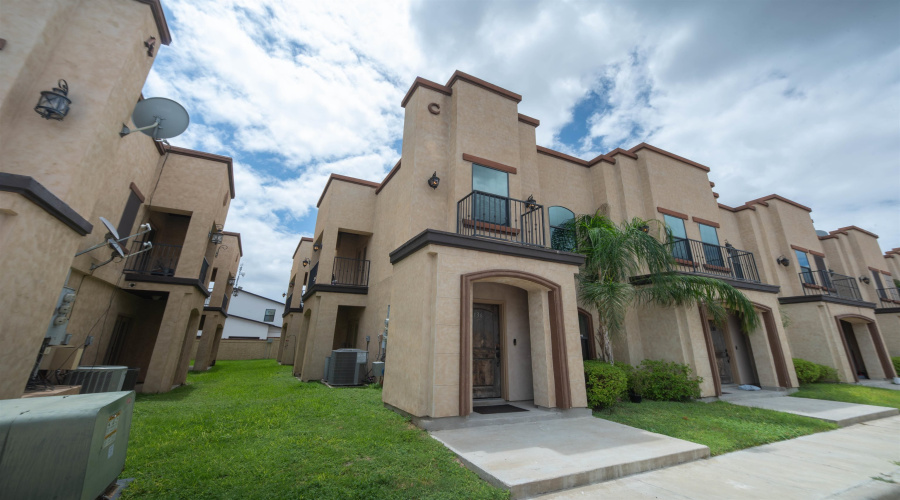 8216 Casa Verde Rd, Laredo, Texas 78041, 3 Bedrooms Bedrooms, 6 Rooms Rooms,2 BathroomsBathrooms,Residential,For Sale,8216 Casa Verde Rd,20262810
