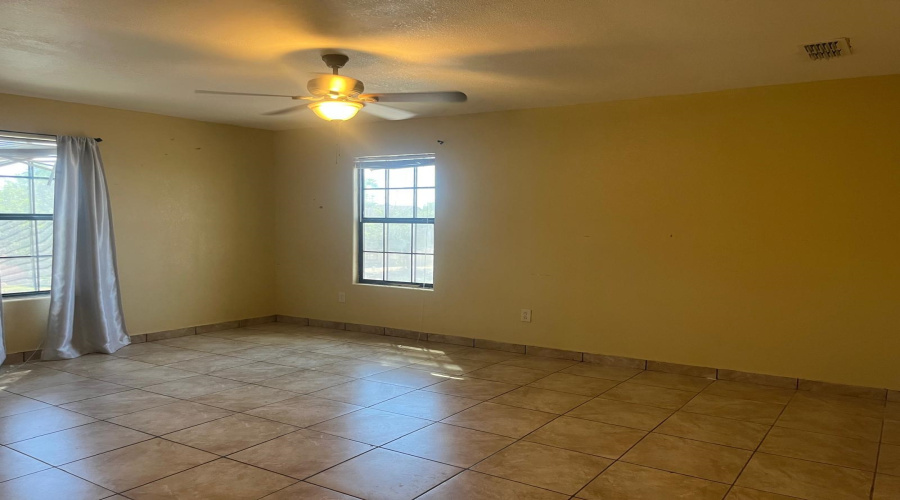 9001 Tulane Dr, LAREDO, Texas 78045, 2 Bedrooms Bedrooms, 4 Rooms Rooms,1 BathroomBathrooms,Residential,For Rent,9001 Tulane Dr,20262812