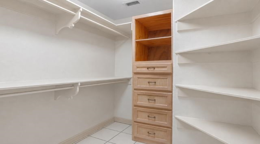 3001 Falcon Ridge Cv, Laredo, Texas 78045-813, 6 Bedrooms Bedrooms, 9 Rooms Rooms,5 BathroomsBathrooms,Residential,For Sale,3001 Falcon Ridge Cv,20262813