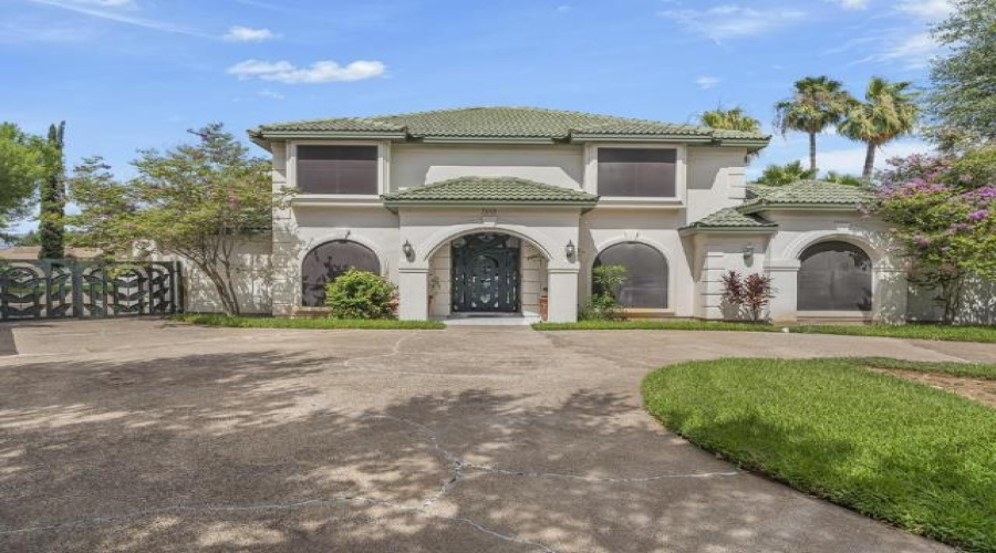 3001 Falcon Ridge Cv, Laredo, Texas 78045-813, 6 Bedrooms Bedrooms, 9 Rooms Rooms,5 BathroomsBathrooms,Residential,For Sale,3001 Falcon Ridge Cv,20262813