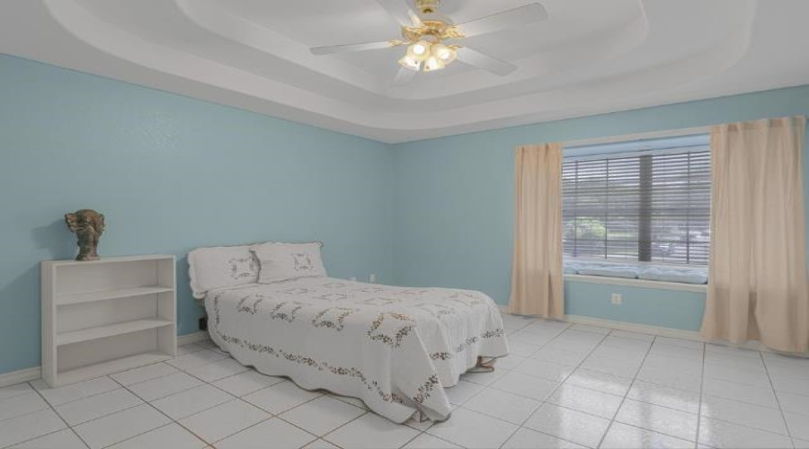 3001 Falcon Ridge Cv, Laredo, Texas 78045-813, 6 Bedrooms Bedrooms, 9 Rooms Rooms,5 BathroomsBathrooms,Residential,For Sale,3001 Falcon Ridge Cv,20262813