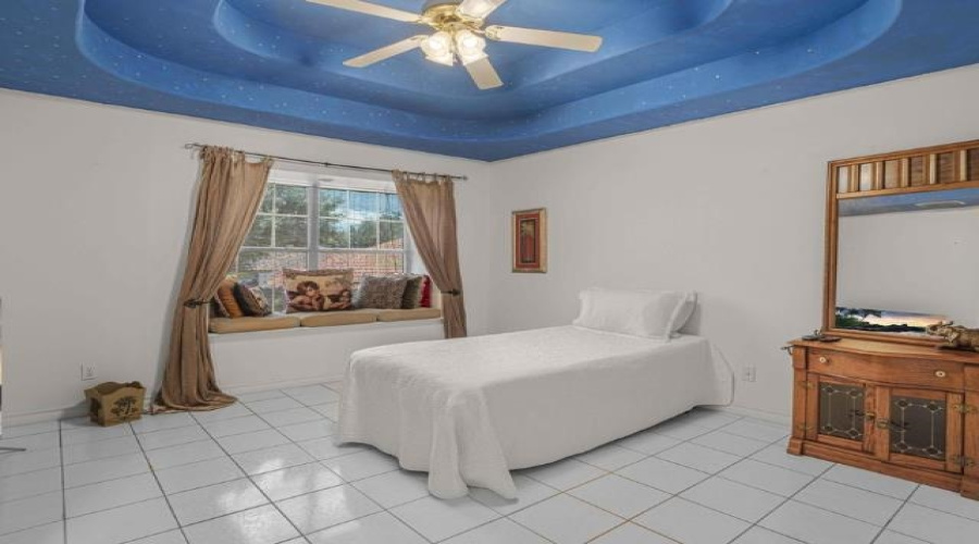 3001 Falcon Ridge Cv, Laredo, Texas 78045-813, 6 Bedrooms Bedrooms, 9 Rooms Rooms,5 BathroomsBathrooms,Residential,For Sale,3001 Falcon Ridge Cv,20262813