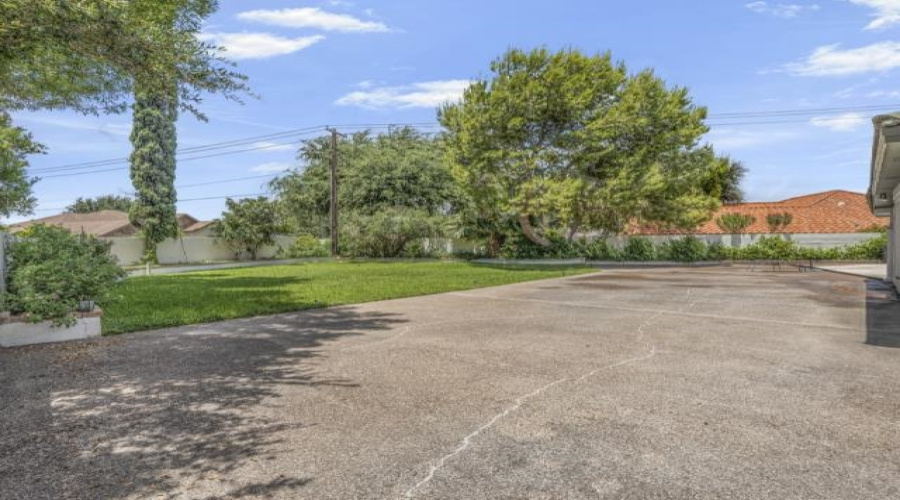 3001 Falcon Ridge Cv, Laredo, Texas 78045-813, 6 Bedrooms Bedrooms, 9 Rooms Rooms,5 BathroomsBathrooms,Residential,For Sale,3001 Falcon Ridge Cv,20262813
