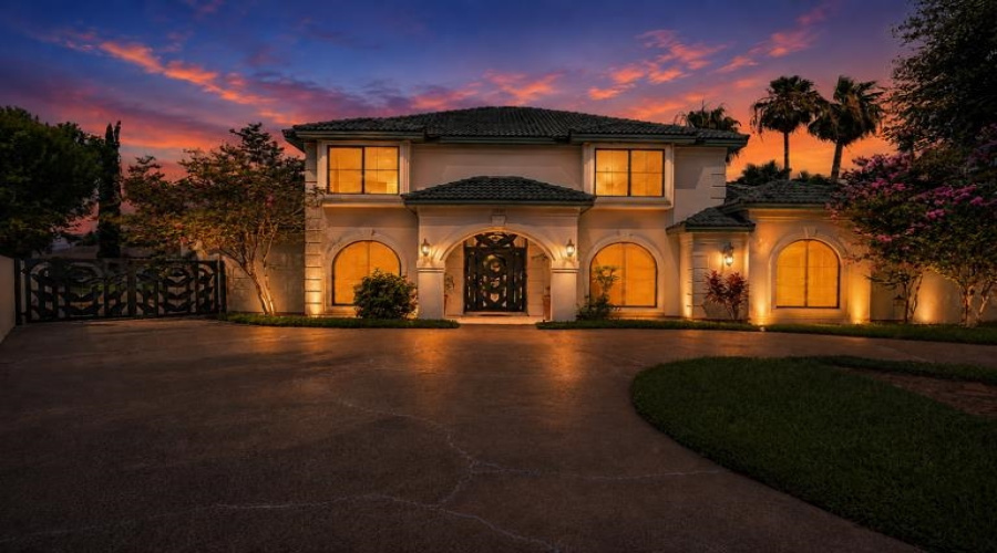3001 Falcon Ridge Cv, Laredo, Texas 78045-813, 6 Bedrooms Bedrooms, 9 Rooms Rooms,5 BathroomsBathrooms,Residential,For Sale,3001 Falcon Ridge Cv,20262813