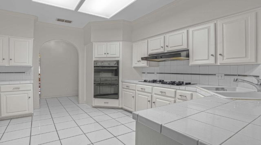 3001 Falcon Ridge Cv, Laredo, Texas 78045-813, 6 Bedrooms Bedrooms, 9 Rooms Rooms,5 BathroomsBathrooms,Residential,For Sale,3001 Falcon Ridge Cv,20262813