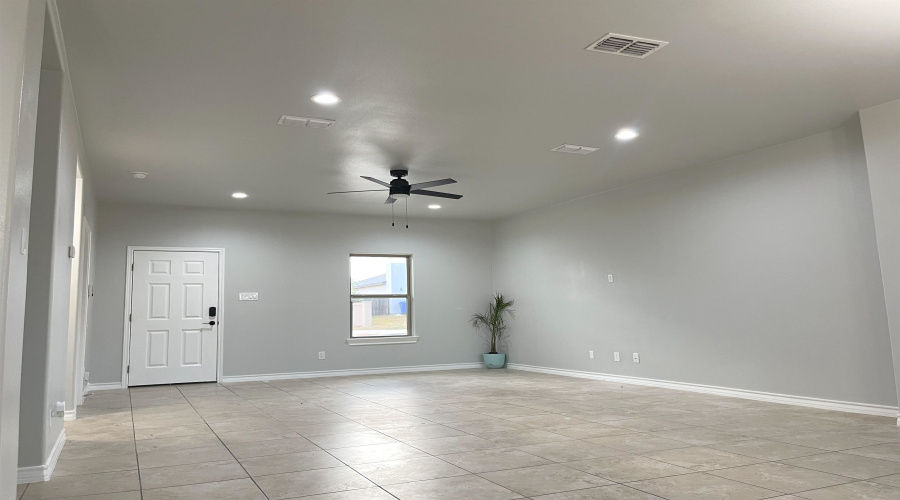5801 Moses Lp., Laredo, Texas 78046, 3 Bedrooms Bedrooms, 6 Rooms Rooms,2 BathroomsBathrooms,Residential,For Sale,5801 Moses Lp.,20262817