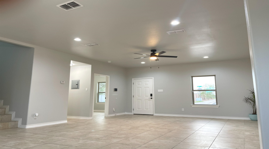 5801 Moses Lp., Laredo, Texas 78046, 3 Bedrooms Bedrooms, 6 Rooms Rooms,2 BathroomsBathrooms,Residential,For Sale,5801 Moses Lp.,20262817