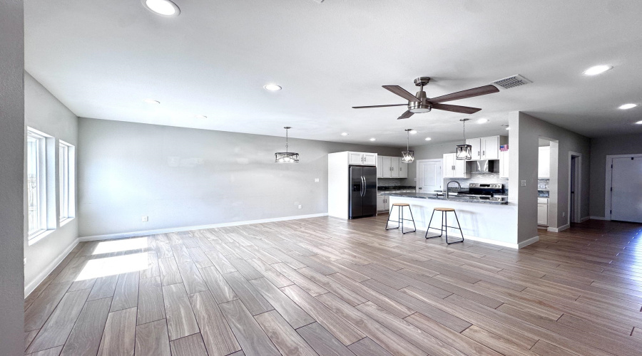 1412 El Caporal Dr., LAREDO, Texas 78046, 3 Bedrooms Bedrooms, 6 Rooms Rooms,2 BathroomsBathrooms,Residential,For Rent,1412 El Caporal Dr.,20262818