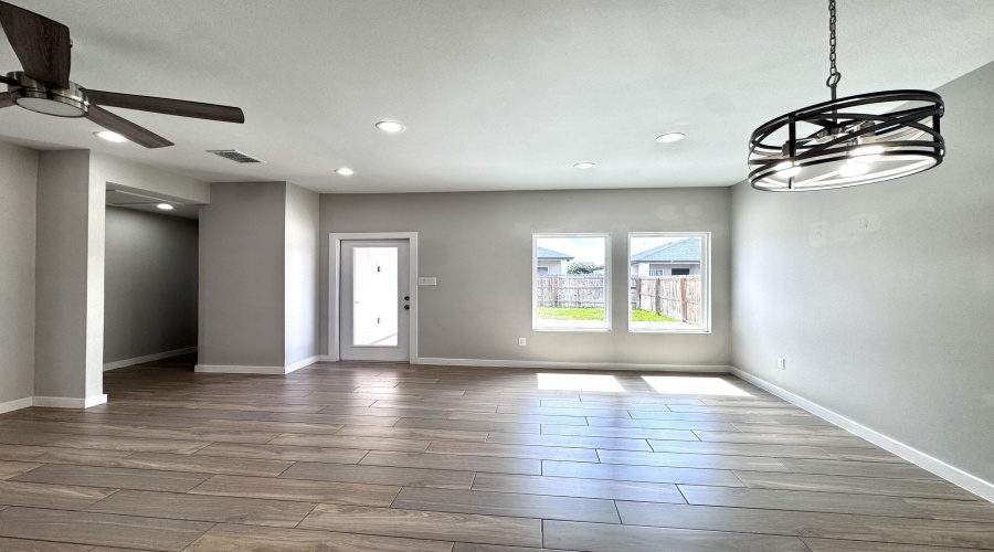 1412 El Caporal Dr., LAREDO, Texas 78046, 3 Bedrooms Bedrooms, 6 Rooms Rooms,2 BathroomsBathrooms,Residential,For Rent,1412 El Caporal Dr.,20262818