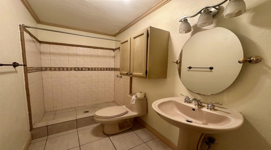 1111 Shiloh Dr, Laredo, Texas 78045, 2 Bedrooms Bedrooms, 4 Rooms Rooms,1 BathroomBathrooms,Residential,For Rent,1111 Shiloh Dr,20262819