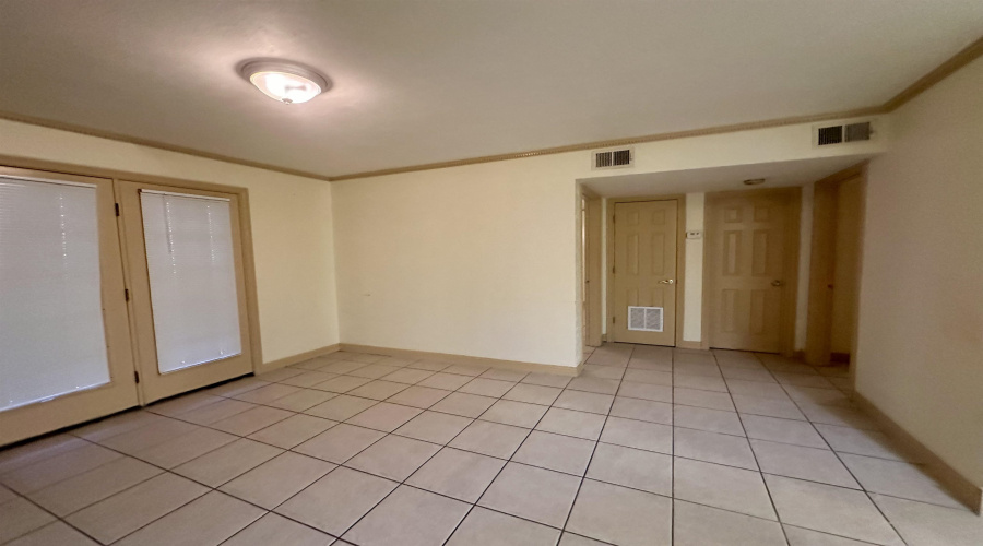 1111 Shiloh Dr, Laredo, Texas 78045, 2 Bedrooms Bedrooms, 4 Rooms Rooms,1 BathroomBathrooms,Residential,For Rent,1111 Shiloh Dr,20262819