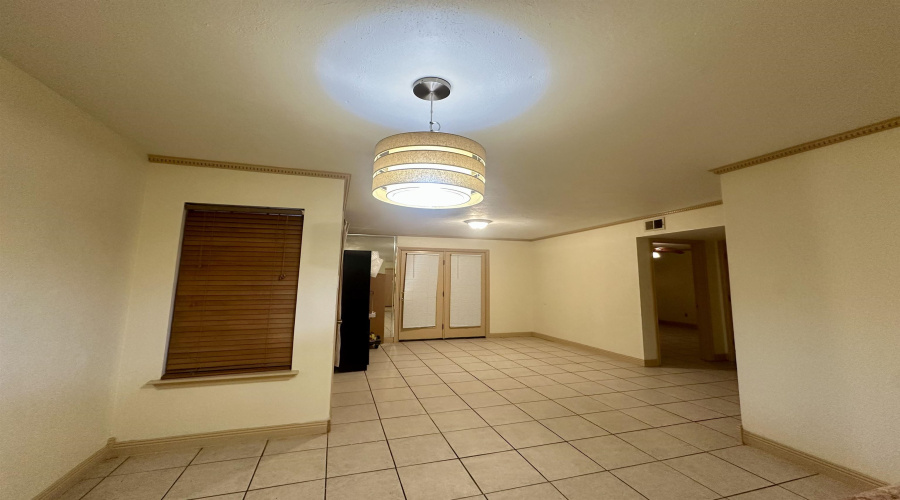 1111 Shiloh Dr, Laredo, Texas 78045, 2 Bedrooms Bedrooms, 4 Rooms Rooms,1 BathroomBathrooms,Residential,For Rent,1111 Shiloh Dr,20262819