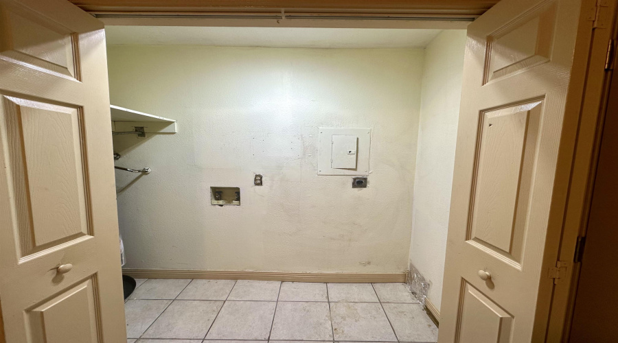 1111 Shiloh Dr, Laredo, Texas 78045, 2 Bedrooms Bedrooms, 4 Rooms Rooms,1 BathroomBathrooms,Residential,For Rent,1111 Shiloh Dr,20262819