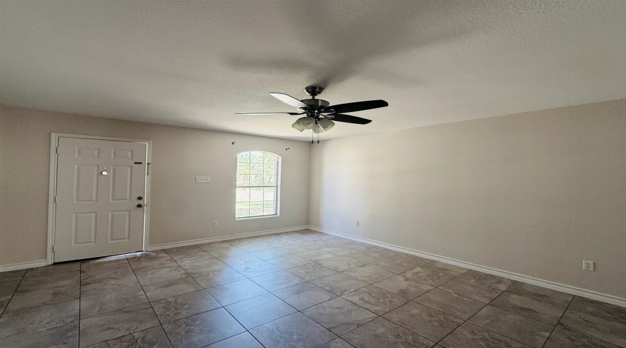 2103 Dorado Dr, Laredo, Texas 78046, 3 Bedrooms Bedrooms, 5 Rooms Rooms,2 BathroomsBathrooms,Residential,For Rent,2103 Dorado Dr,20262824