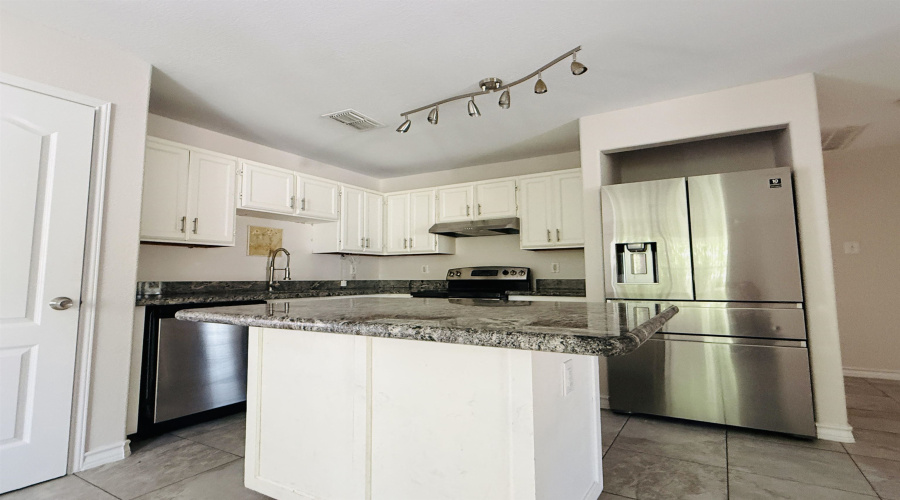 2103 Dorado Dr, Laredo, Texas 78046, 3 Bedrooms Bedrooms, 5 Rooms Rooms,2 BathroomsBathrooms,Residential,For Rent,2103 Dorado Dr,20262824