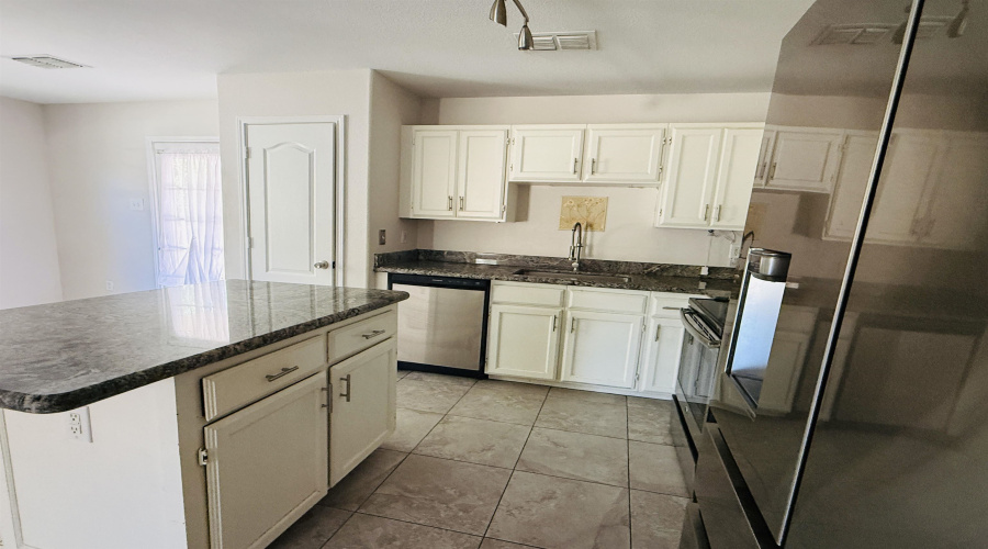 2103 Dorado Dr, Laredo, Texas 78046, 3 Bedrooms Bedrooms, 5 Rooms Rooms,2 BathroomsBathrooms,Residential,For Rent,2103 Dorado Dr,20262824