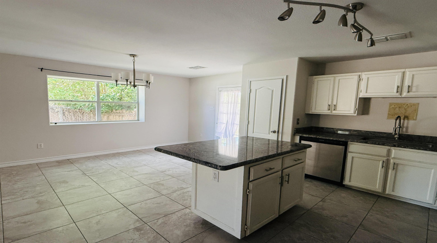 2103 Dorado Dr, Laredo, Texas 78046, 3 Bedrooms Bedrooms, 5 Rooms Rooms,2 BathroomsBathrooms,Residential,For Rent,2103 Dorado Dr,20262824