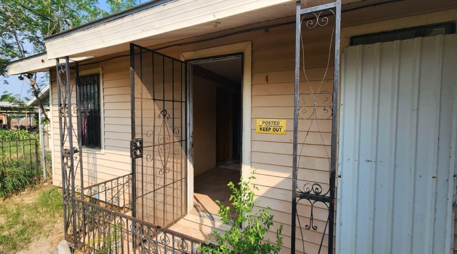 902 Laredo Ave, Zapata, Texas 78076, 4 Bedrooms Bedrooms, 6 Rooms Rooms,2 BathroomsBathrooms,Residential,For Sale,902 Laredo Ave,20262828