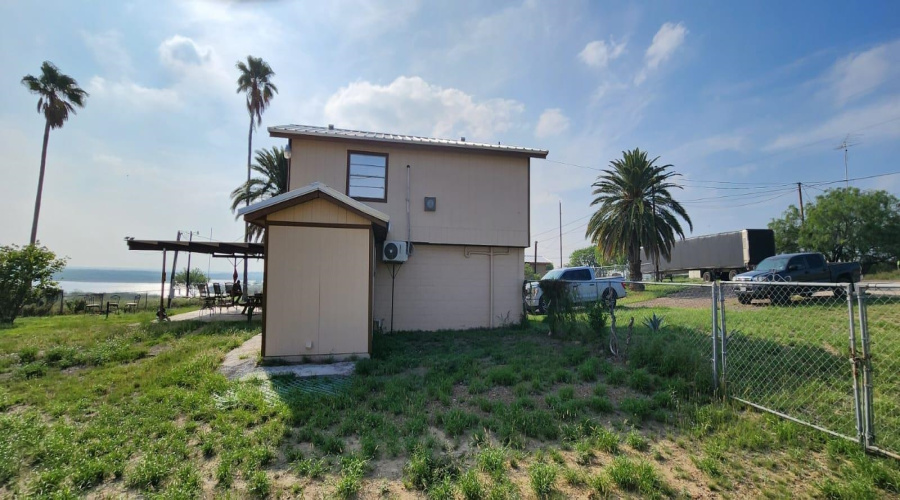 2036 N Siesta Ln, Zapata, Texas 78076, 1 Bedroom Bedrooms, 1 Room Rooms,2 BathroomsBathrooms,Residential,For Sale,2036 N Siesta Ln,20262829