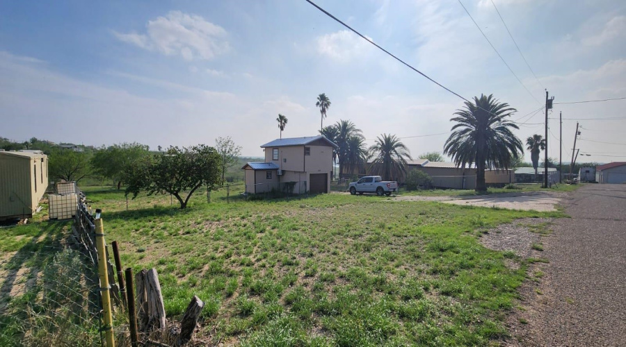 2036 N Siesta Ln, Zapata, Texas 78076, 1 Bedroom Bedrooms, 1 Room Rooms,2 BathroomsBathrooms,Residential,For Sale,2036 N Siesta Ln,20262829