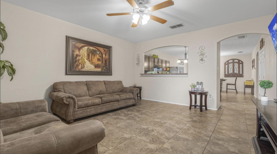 11168 Capistran Lp, LAREDO, Texas 78045, 3 Bedrooms Bedrooms, 5 Rooms Rooms,2 BathroomsBathrooms,Residential,For Sale,11168 Capistran Lp,20262831