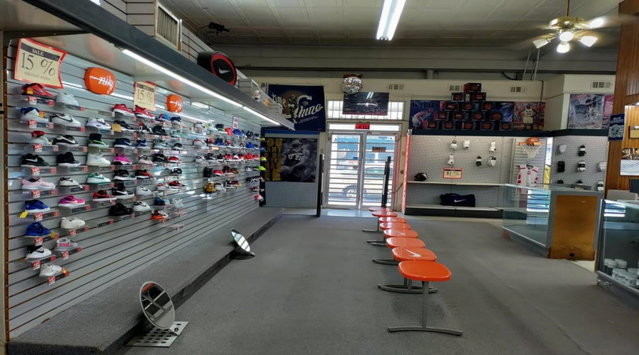 1112 Hidalgo St, Laredo, Texas 78040, 1 Room Rooms,1 BathroomBathrooms,Commercial retail/office,For Sale,1112 Hidalgo St,20262839