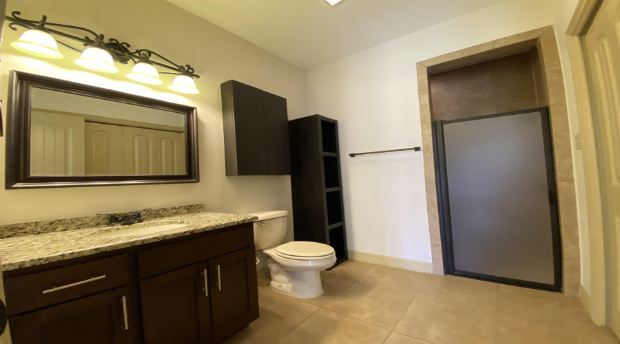 8216 Casa Verde Rd, LAREDO, Texas 78041, 2 Bedrooms Bedrooms, 5 Rooms Rooms,2 BathroomsBathrooms,Residential,For Rent,8216 Casa Verde Rd,20262834