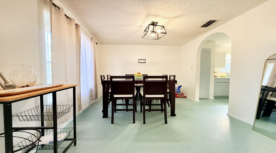 812 Doner Rd, Laredo, Texas 78045, ,Multi-family,For Sale,812 Doner Rd,20262842