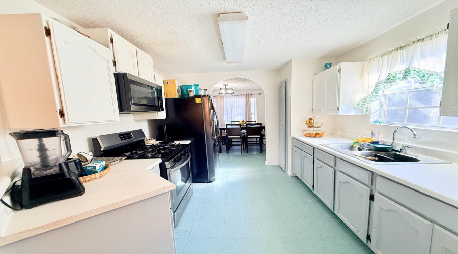 812 Doner Rd, Laredo, Texas 78045, ,Multi-family,For Sale,812 Doner Rd,20262842
