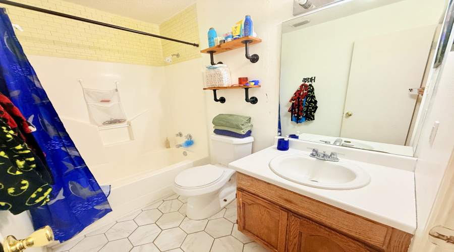 812 Doner Rd, Laredo, Texas 78045, ,Multi-family,For Sale,812 Doner Rd,20262842