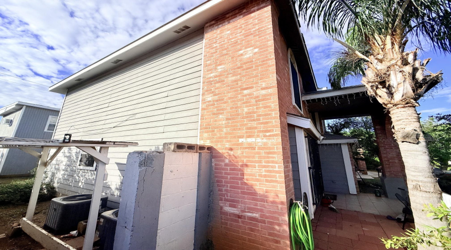 812 Doner Rd, Laredo, Texas 78045, ,Multi-family,For Sale,812 Doner Rd,20262842