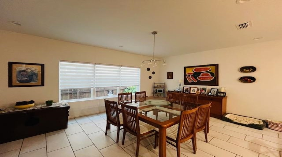 204 Deer Path Loop, Laredo, Texas 78045, 3 Bedrooms Bedrooms, 7 Rooms Rooms,2 BathroomsBathrooms,Residential,For Sale,204 Deer Path Loop,20262843