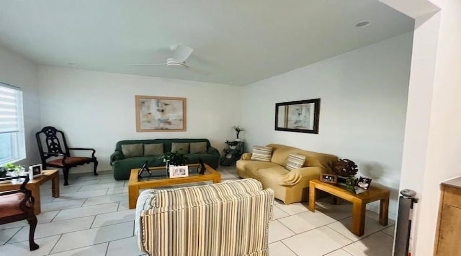 204 Deer Path Loop, Laredo, Texas 78045, 3 Bedrooms Bedrooms, 7 Rooms Rooms,2 BathroomsBathrooms,Residential,For Sale,204 Deer Path Loop,20262843