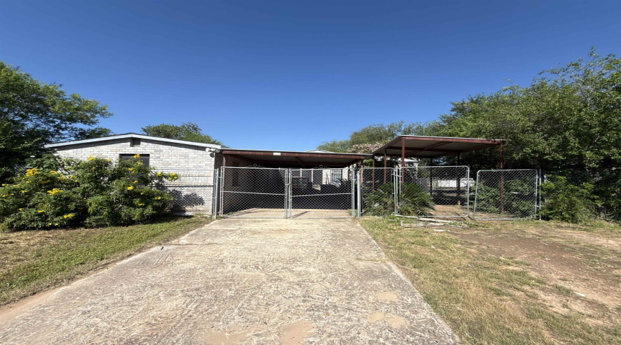 606 El Monte Lp, Laredo, Texas 78045, 3 Bedrooms Bedrooms, 5 Rooms Rooms,2 BathroomsBathrooms,Residential,For Sale,606 El Monte Lp,20262847
