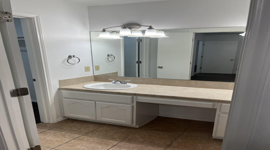 1706 Stonefield Ln, Laredo, Texas 78045, 3 Bedrooms Bedrooms, 5 Rooms Rooms,2 BathroomsBathrooms,Residential,For Rent,1706 Stonefield Ln,20262848