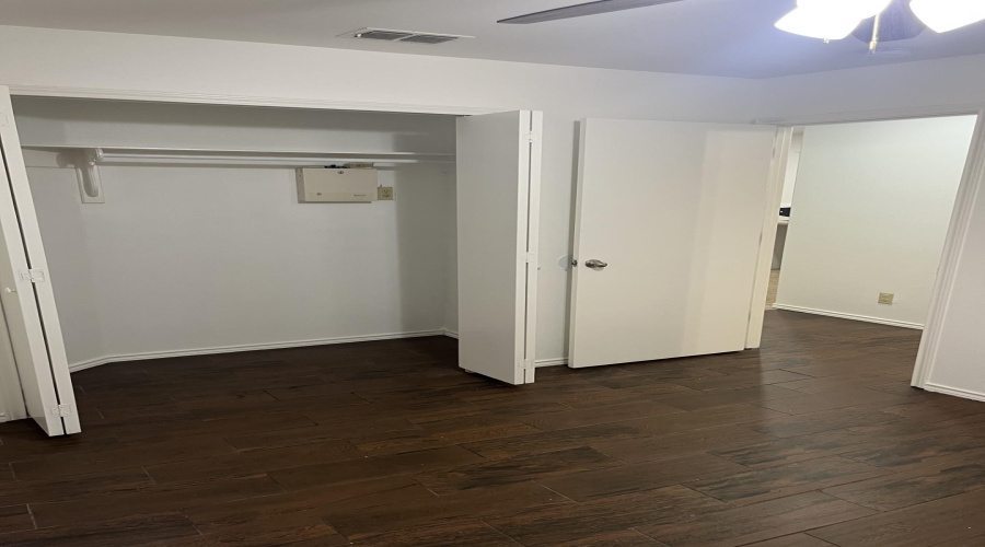 1706 Stonefield Ln, Laredo, Texas 78045, 3 Bedrooms Bedrooms, 5 Rooms Rooms,2 BathroomsBathrooms,Residential,For Rent,1706 Stonefield Ln,20262848
