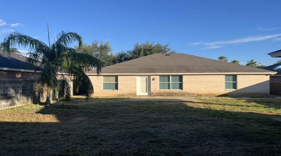 1706 Stonefield Ln, Laredo, Texas 78045, 3 Bedrooms Bedrooms, 5 Rooms Rooms,2 BathroomsBathrooms,Residential,For Rent,1706 Stonefield Ln,20262848