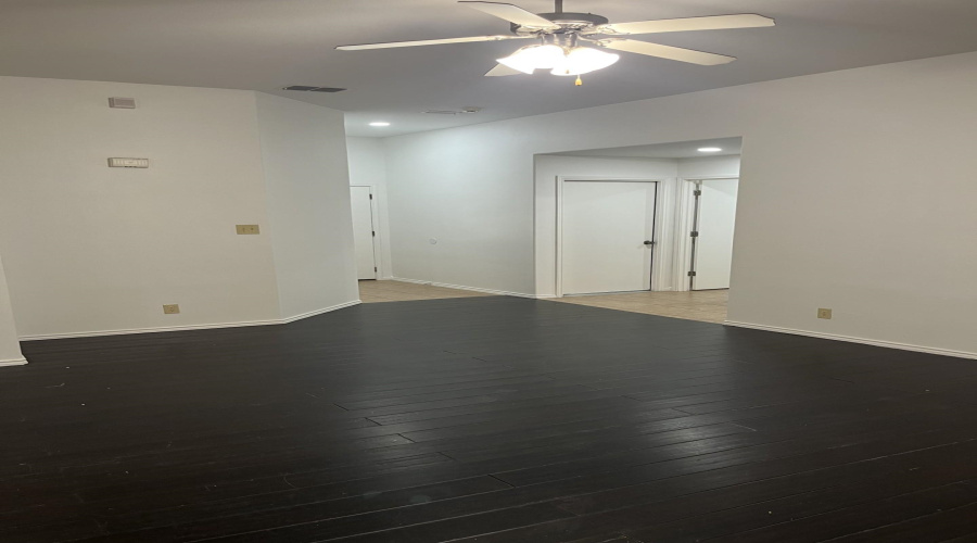 1706 Stonefield Ln, Laredo, Texas 78045, 3 Bedrooms Bedrooms, 5 Rooms Rooms,2 BathroomsBathrooms,Residential,For Rent,1706 Stonefield Ln,20262848