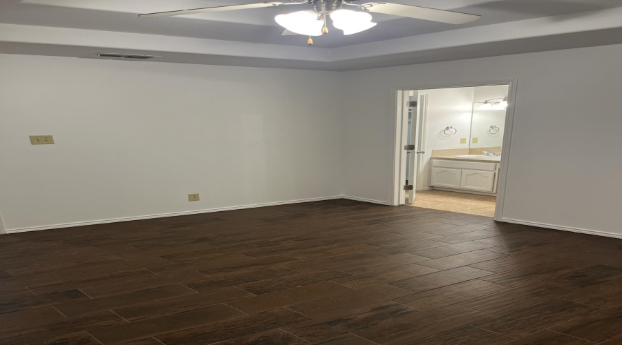 1706 Stonefield Ln, Laredo, Texas 78045, 3 Bedrooms Bedrooms, 5 Rooms Rooms,2 BathroomsBathrooms,Residential,For Rent,1706 Stonefield Ln,20262848