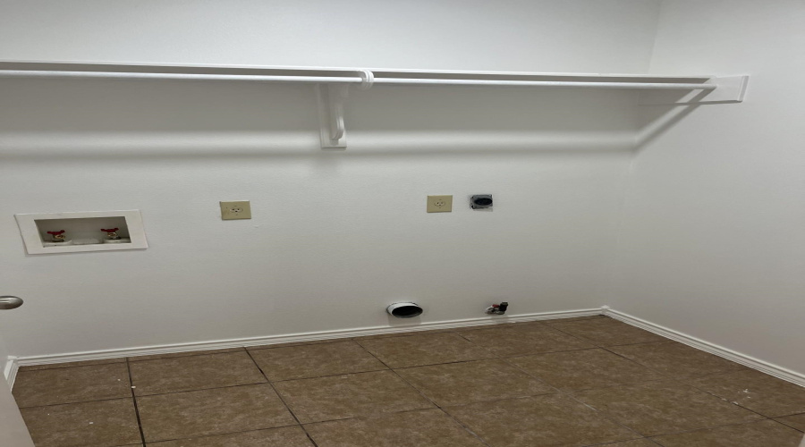 1706 Stonefield Ln, Laredo, Texas 78045, 3 Bedrooms Bedrooms, 5 Rooms Rooms,2 BathroomsBathrooms,Residential,For Rent,1706 Stonefield Ln,20262848