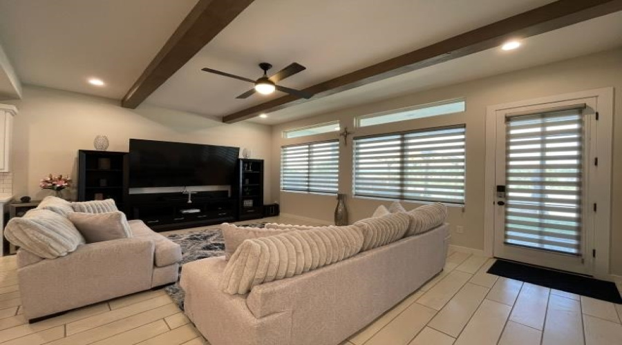 1305 Sambar Lp, Laredo, Texas 78045, 4 Bedrooms Bedrooms, 9 Rooms Rooms,3 BathroomsBathrooms,Residential,For Sale,1305 Sambar Lp,20262851