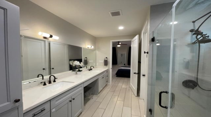 1305 Sambar Lp, Laredo, Texas 78045, 4 Bedrooms Bedrooms, 9 Rooms Rooms,3 BathroomsBathrooms,Residential,For Sale,1305 Sambar Lp,20262851