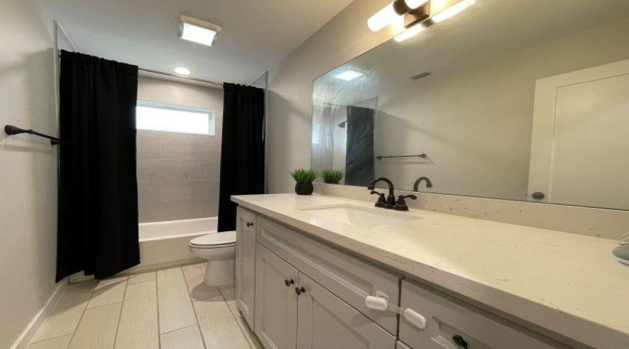 1305 Sambar Lp, Laredo, Texas 78045, 4 Bedrooms Bedrooms, 9 Rooms Rooms,3 BathroomsBathrooms,Residential,For Sale,1305 Sambar Lp,20262851