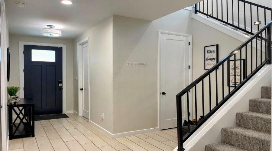 1305 Sambar Lp, Laredo, Texas 78045, 4 Bedrooms Bedrooms, 9 Rooms Rooms,3 BathroomsBathrooms,Residential,For Sale,1305 Sambar Lp,20262851