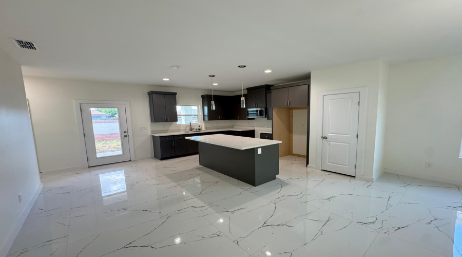 2406 Durazno Ct., Laredo, Texas 78046, 3 Bedrooms Bedrooms, 5 Rooms Rooms,2 BathroomsBathrooms,Residential,For Sale,2406 Durazno Ct.,20262852