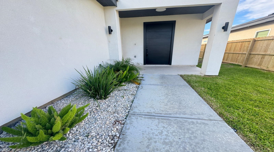 2406 Durazno Ct., Laredo, Texas 78046, 3 Bedrooms Bedrooms, 5 Rooms Rooms,2 BathroomsBathrooms,Residential,For Sale,2406 Durazno Ct.,20262852