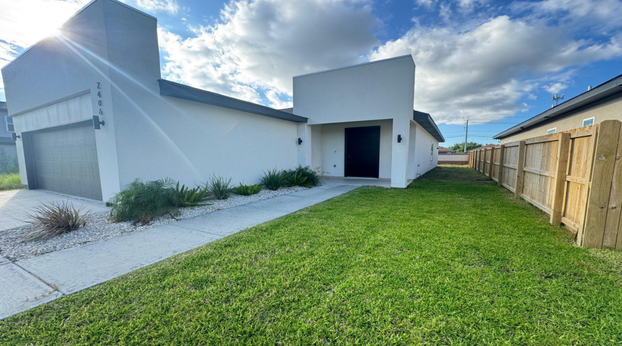 2406 Durazno Ct., Laredo, Texas 78046, 3 Bedrooms Bedrooms, 5 Rooms Rooms,2 BathroomsBathrooms,Residential,For Sale,2406 Durazno Ct.,20262852