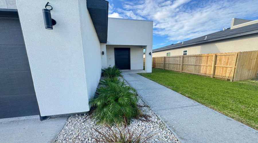 2406 Durazno Ct., Laredo, Texas 78046, 3 Bedrooms Bedrooms, 5 Rooms Rooms,2 BathroomsBathrooms,Residential,For Sale,2406 Durazno Ct.,20262852