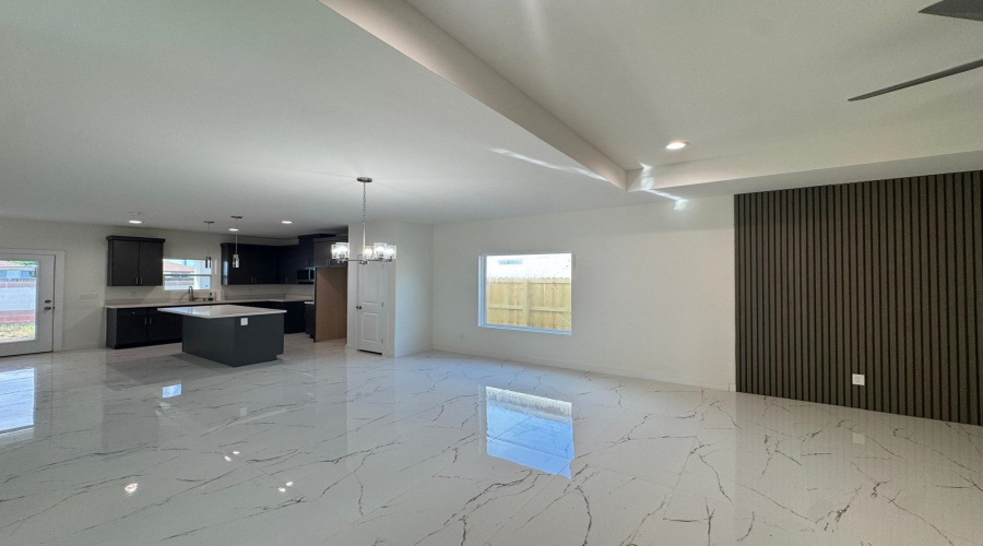 2406 Durazno Ct., Laredo, Texas 78046, 3 Bedrooms Bedrooms, 5 Rooms Rooms,2 BathroomsBathrooms,Residential,For Sale,2406 Durazno Ct.,20262852